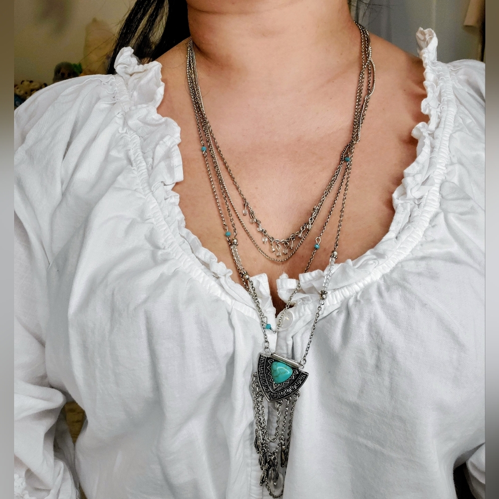 Chic Silver and Turquoise Pendant Necklace